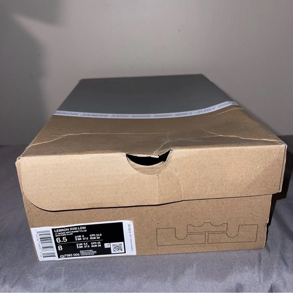 Nike LeBron XVIII 18 Low Space Jam Bugs vs Marvin Grey CV7562-005 Men's Size 6.5 - Picture 9 of 10